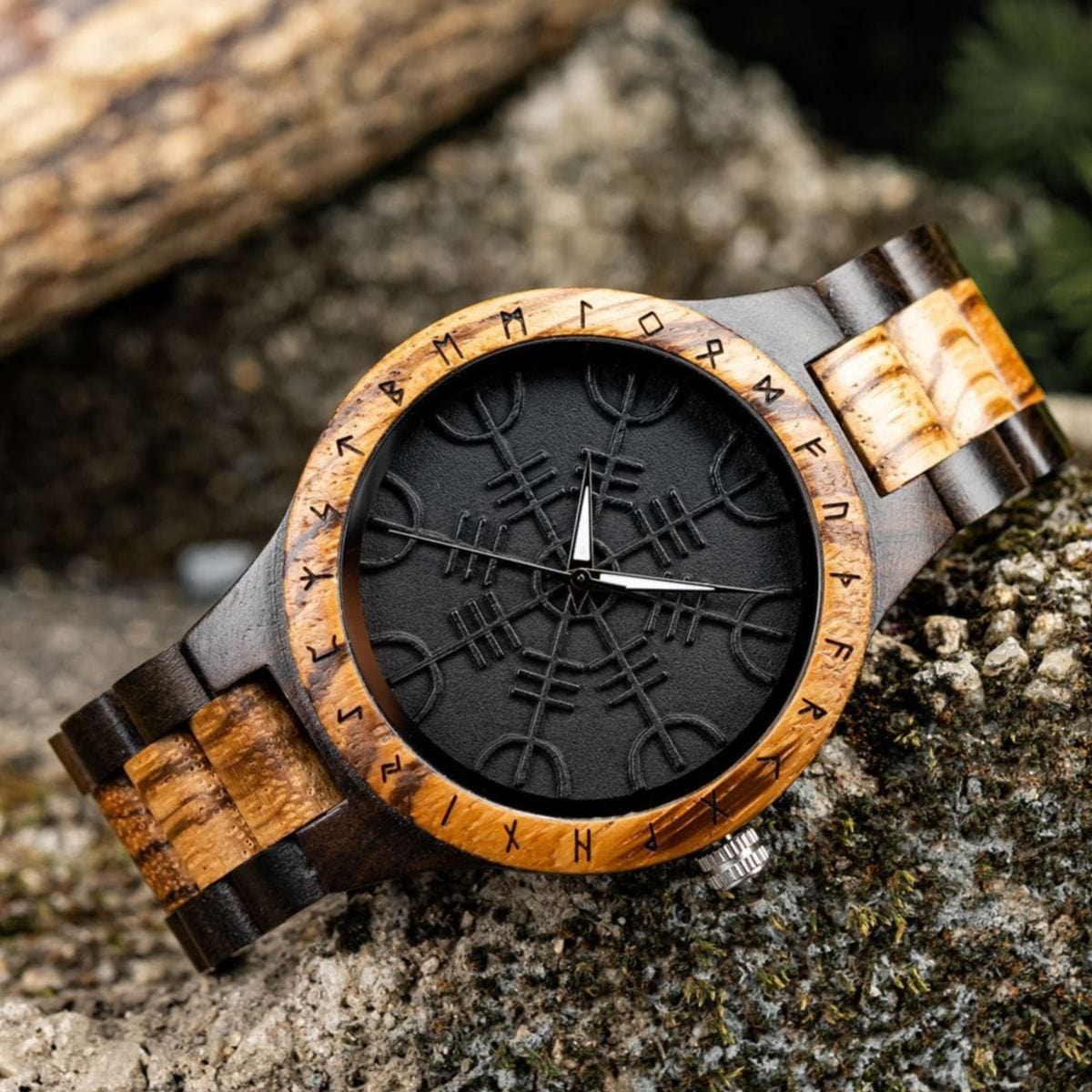 Reloj de madera Vegvisir Odin s Hall