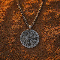 Talismán rúnico vikingo en acero inoxidable