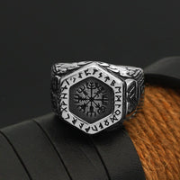 Anillo de brújula rúnica de Vegvisir