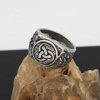 Anillo triple de cuerno de Odín