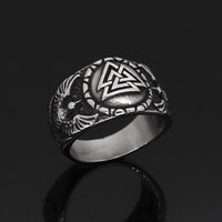 Anillo de Valknut usado por los cuervos de Odín