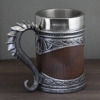 Taza vikinga \"aliento de dragón\" de resina