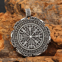 Collar de brújula rúnica Vegvisir