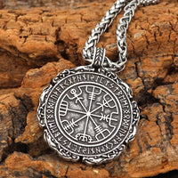 Collar de brújula rúnica Vegvisir