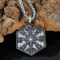 Collar con guía espiritual tallado Vegvisir