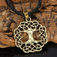 Collar de raíz de yggdrasil