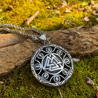 Collar rúnico Valknut