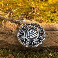 Collar rúnico Valknut