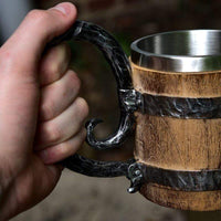 La taza de madera vikinga