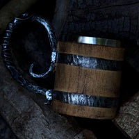 La taza de madera vikinga