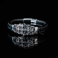 Pulsera vikinga con grabado cristiano en cuero