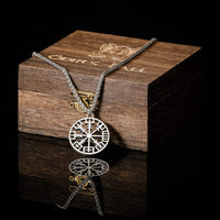 Collar Vikingo Vegvisir Brújula